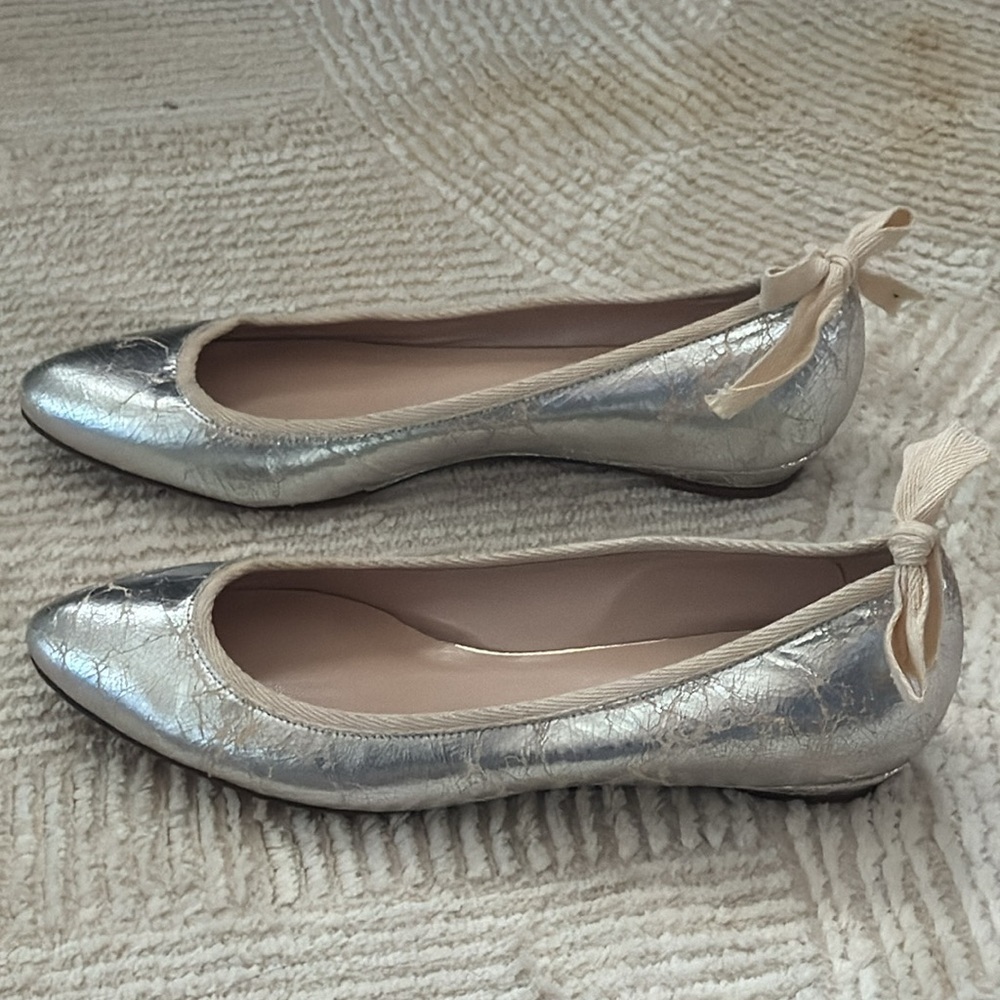 Loeffler Randall silver crinkle leather ivory trim Bow ballerina shoes Sz 7 1/2 - Picture 7 of 11
